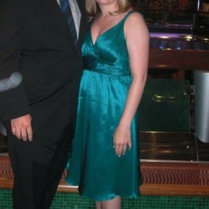 Calvin Klein Size 6 Silk Emerald Green Cocktail Dress